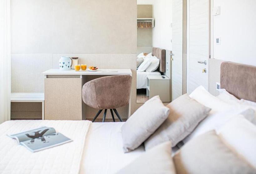 Yandan Deniz Manzaralı Süit, Condor