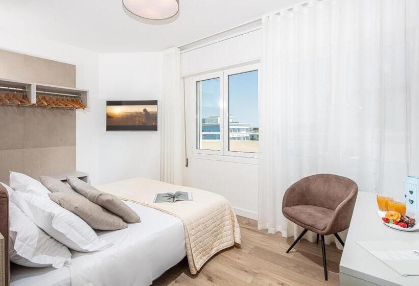 Yandan Deniz Manzaralı Süit, Condor