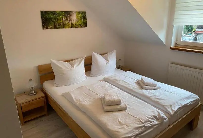 Basic-huone, Garni Und Gaststätte Zum Holzfäller