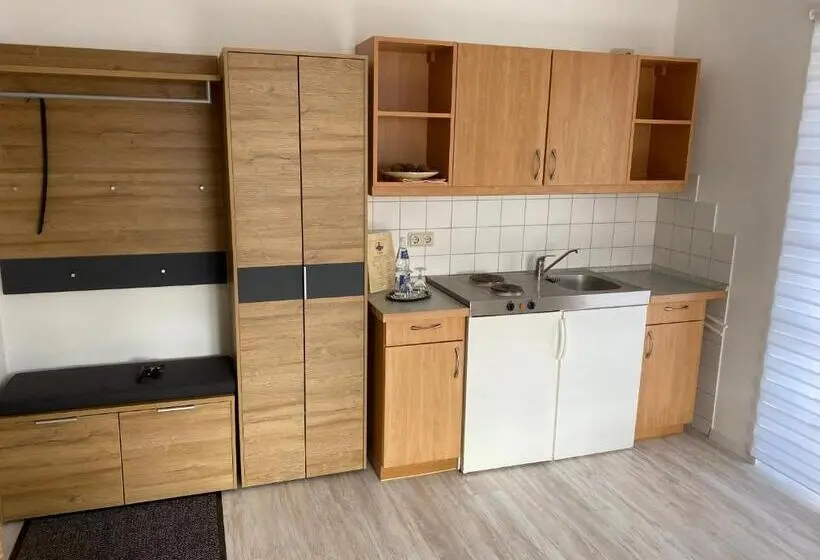 Basic-huoneisto 1 Makuuhuone, Garni Und Gaststätte Zum Holzfäller