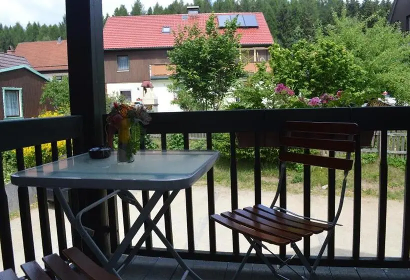 Basic-huoneisto 1 Makuuhuone, Garni Und Gaststätte Zum Holzfäller