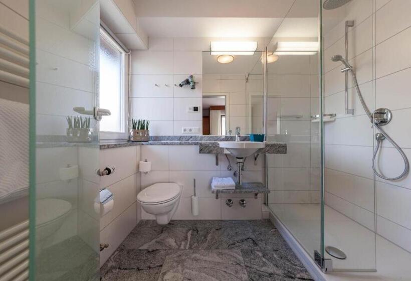 レイクビュースタンダードルーム, Restaurant Hansjakob