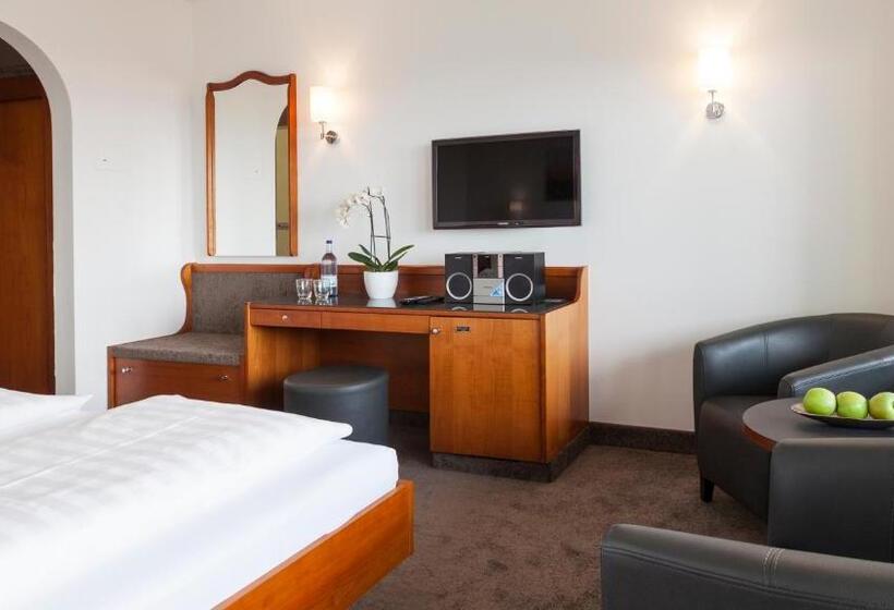 レイクビュースタンダードルーム, Restaurant Hansjakob