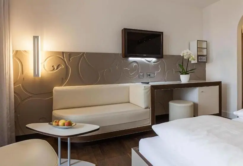 Standard Room with Balcony, Restaurant Hansjakob