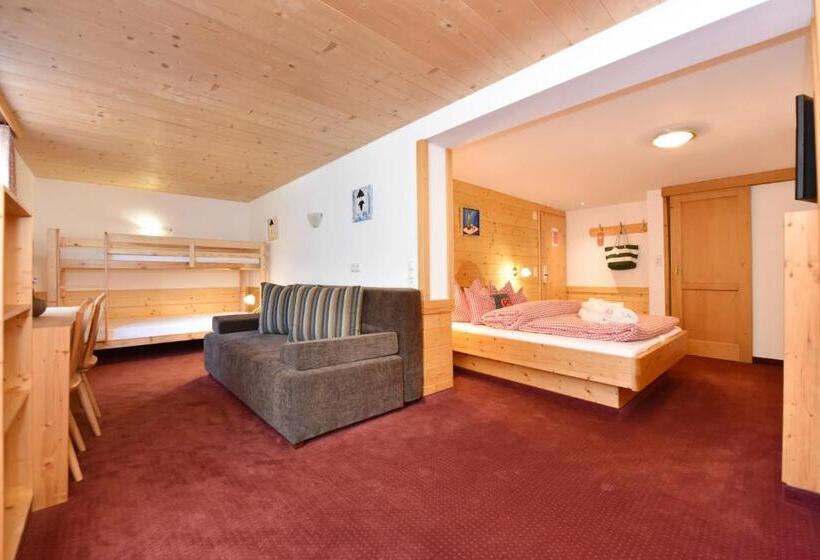 جناح عائلي, Vallüla