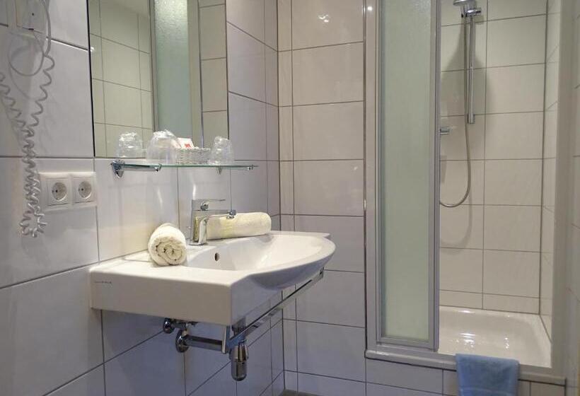 جناح عائلي, Vallüla