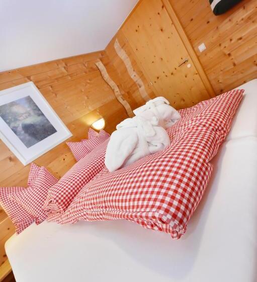 舒适三人间, Vallüla