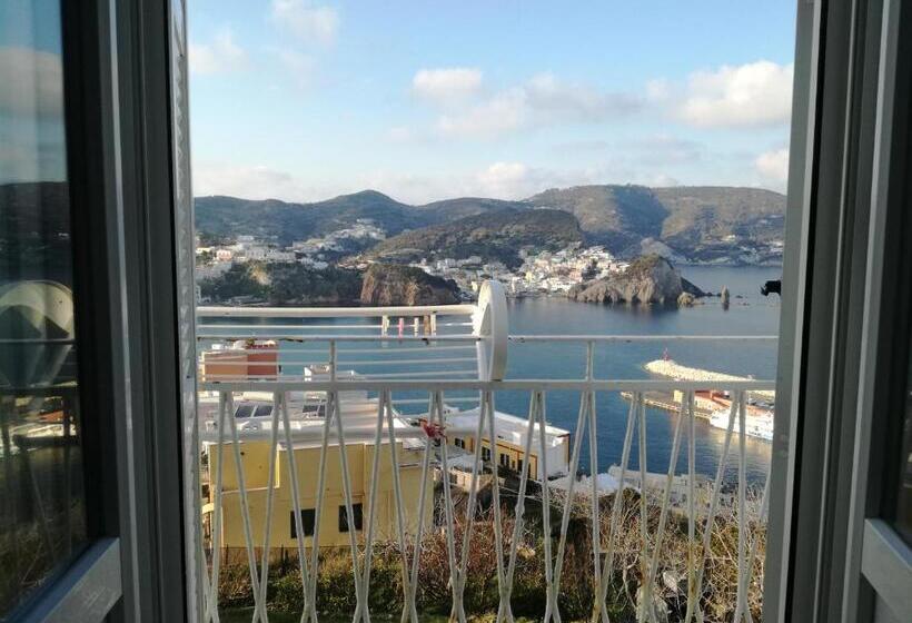 带海景标准四人间, Villa Adele Ponza