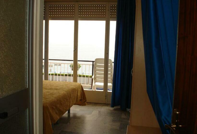 带海景的标准房, Albergo Solana