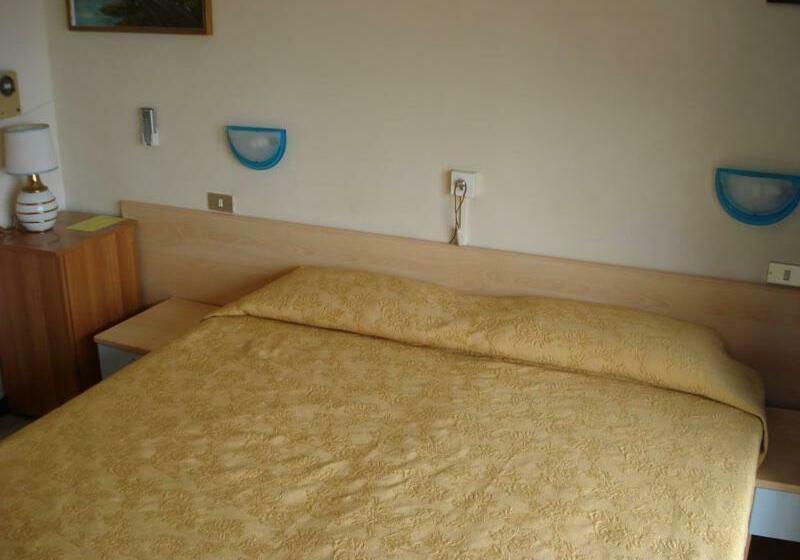 带海景的标准房, Albergo Solana