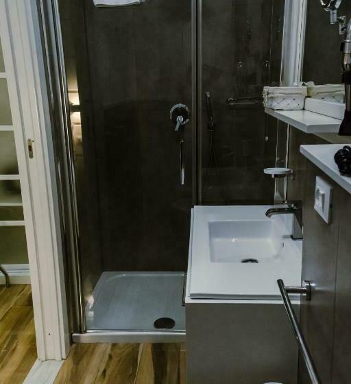 اتاق استاندارد با بالکن, B&b Vanity