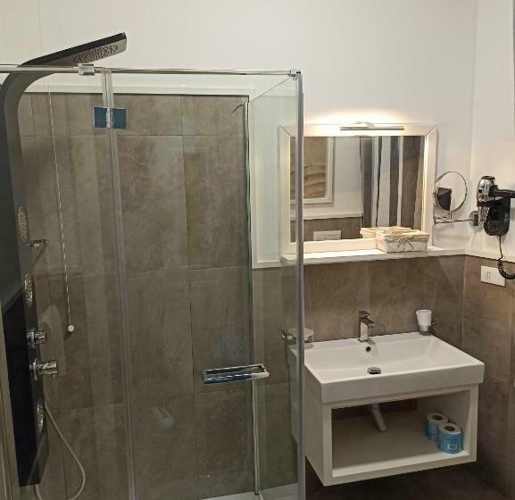 اتاق استاندارد با بالکن, B&b Vanity