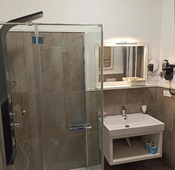 اتاق لوکس با بالکن, B&b Vanity