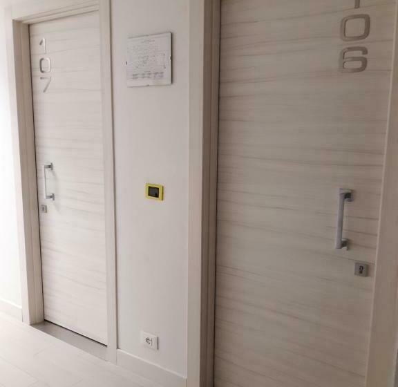 חדר קומפורט, Alexander