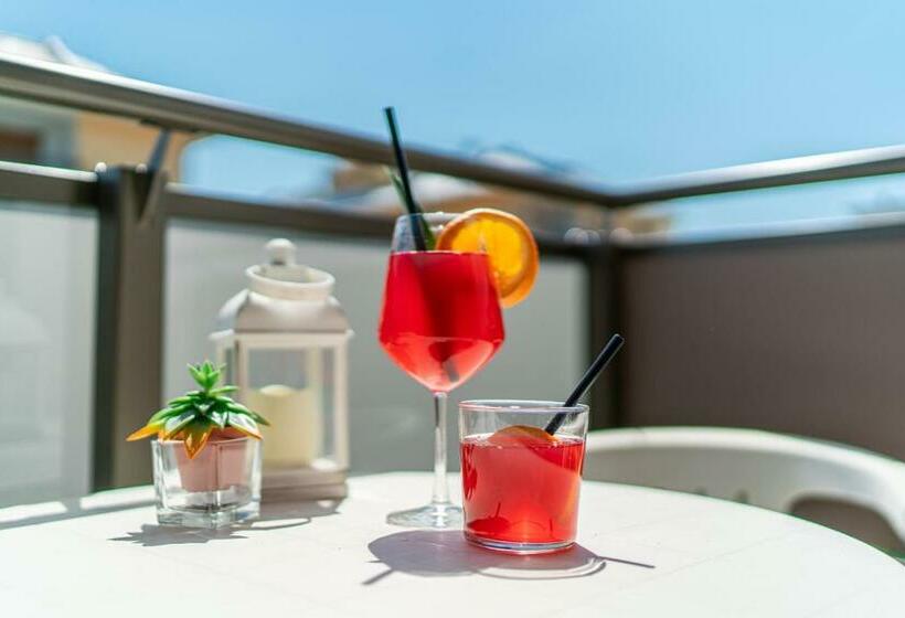 חדר קומפורט, Alexander