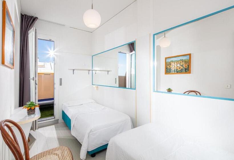 סוויטת ג'וניור משפחתית, Alexander