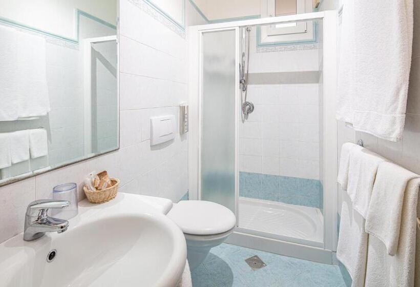 חדר משפחתי עם מיטת קומתיים, Alexander