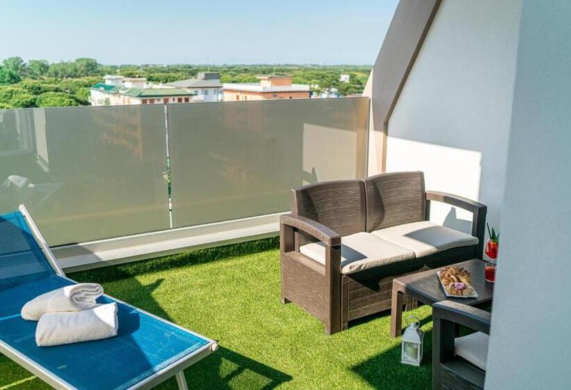 חדר משפחתי עם מיטת קומתיים, Alexander