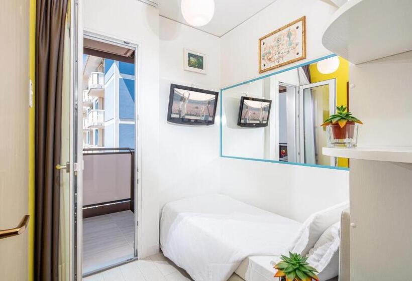 חדר משפתחתי סופריור, Alexander