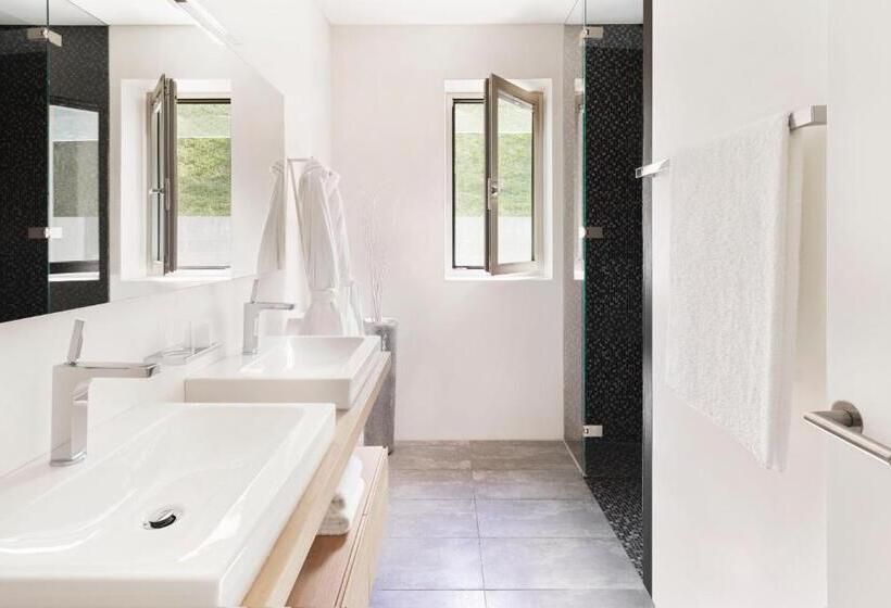 标准三人间, Eden Reserve