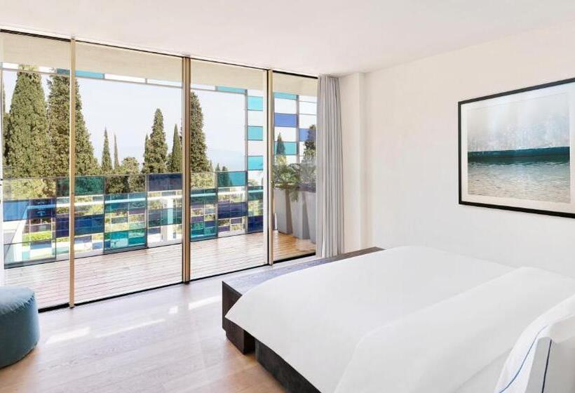 标准三人间, Eden Reserve