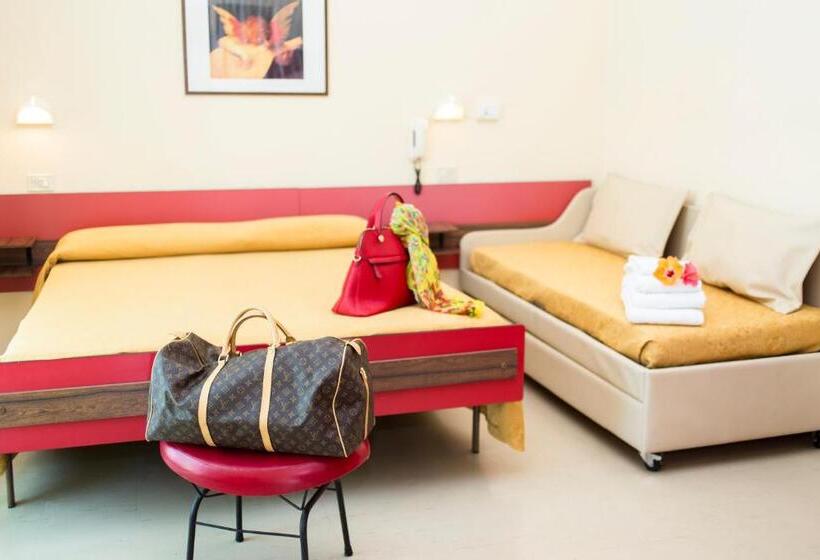 חדר לארבעה סטנדרטי עם מרפסת, Garden