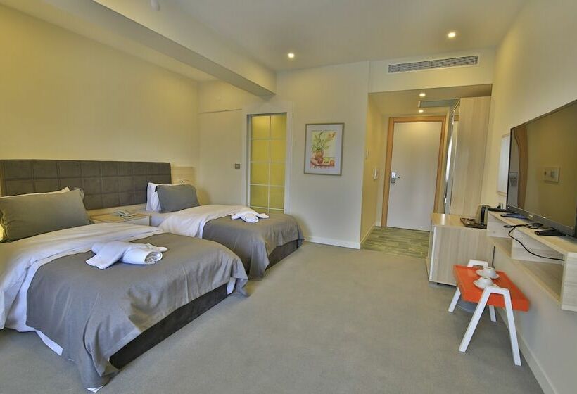 디럭스 룸, Leto City