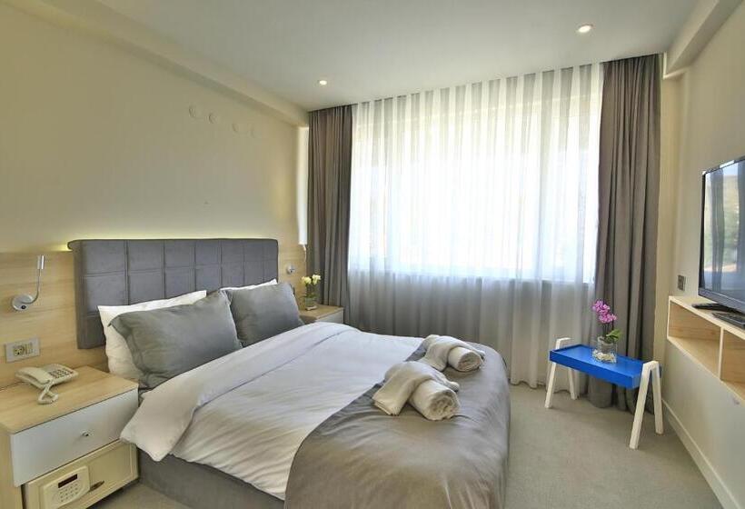 스탠다드 룸, Leto City