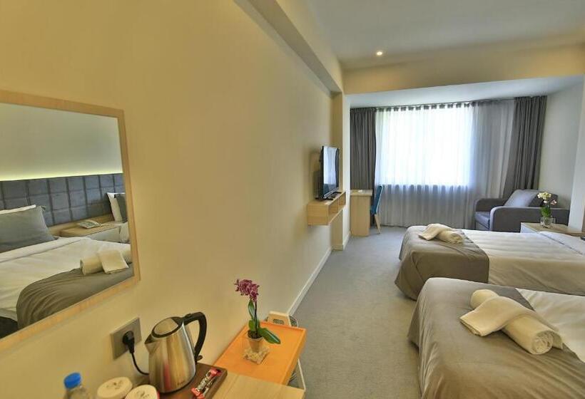 디럭스 룸, Leto City