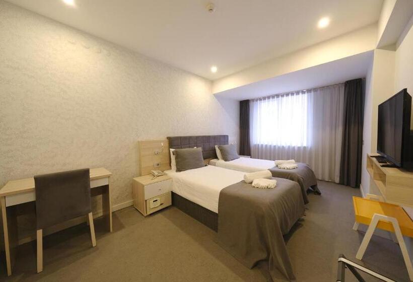 디럭스 룸, Leto City