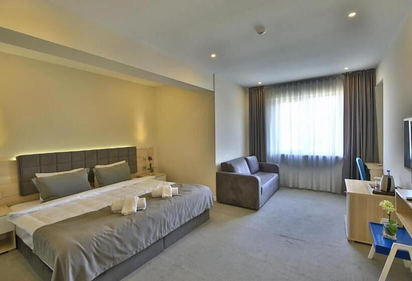 주니어 스위트, Leto City