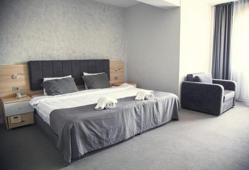 주니어 스위트, Leto City