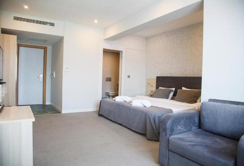 주니어 스위트, Leto City