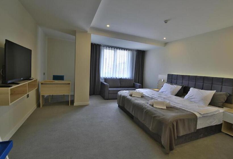 디럭스 스위트, Leto City