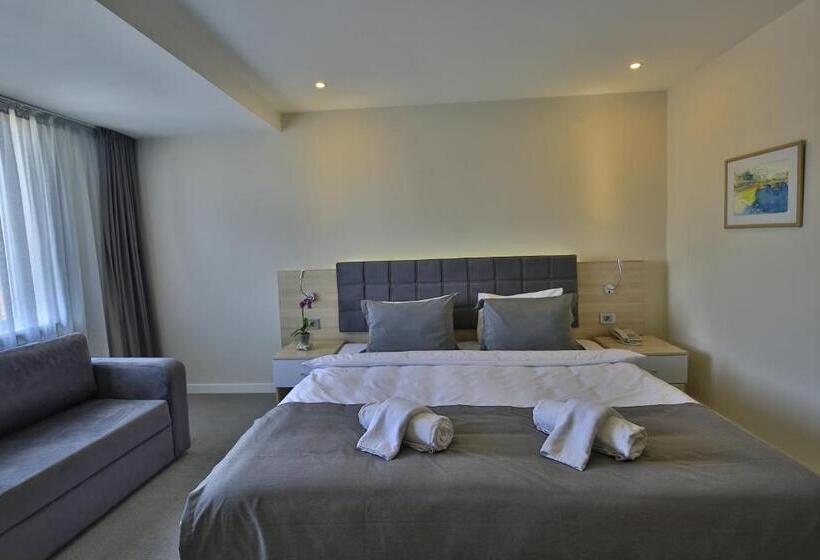 디럭스 스위트, Leto City