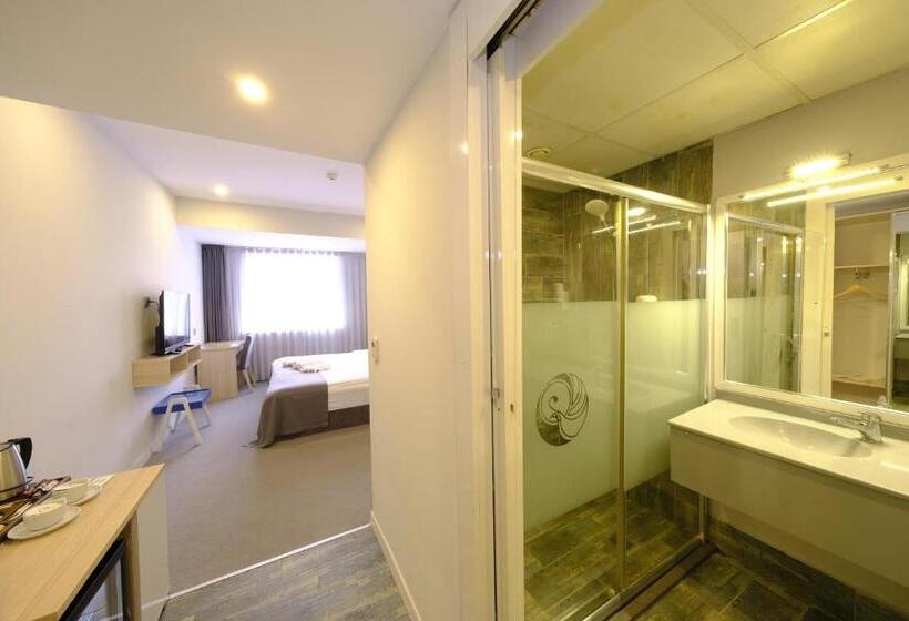 디럭스 룸, Leto City