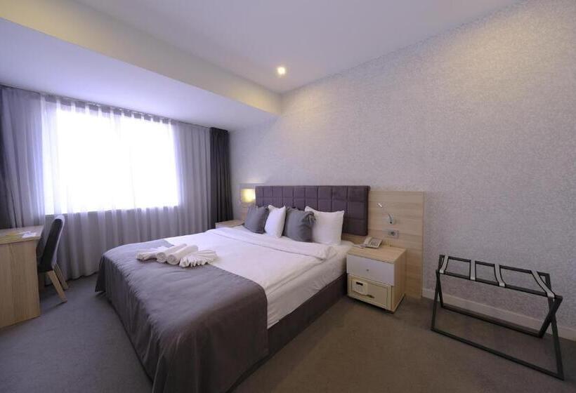 디럭스 룸, Leto City