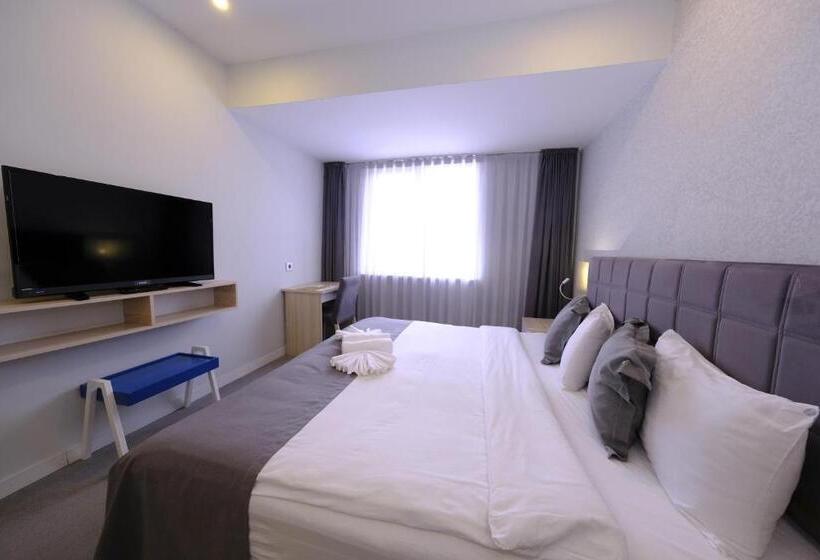 디럭스 룸, Leto City