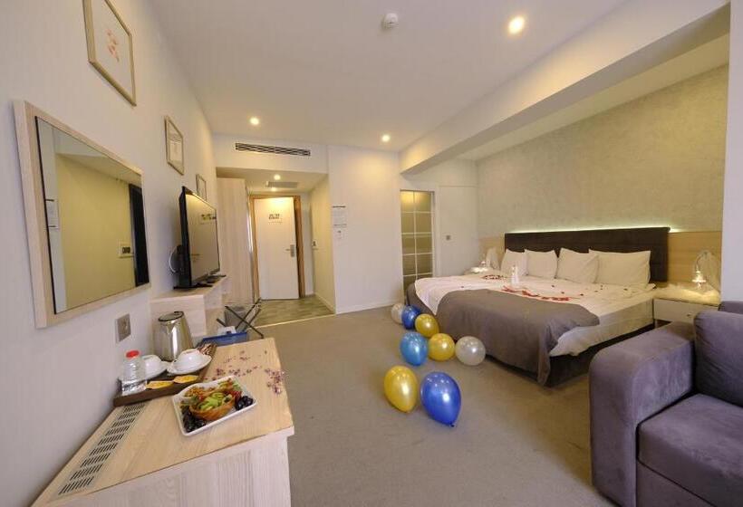 주니어 스위트, Leto City