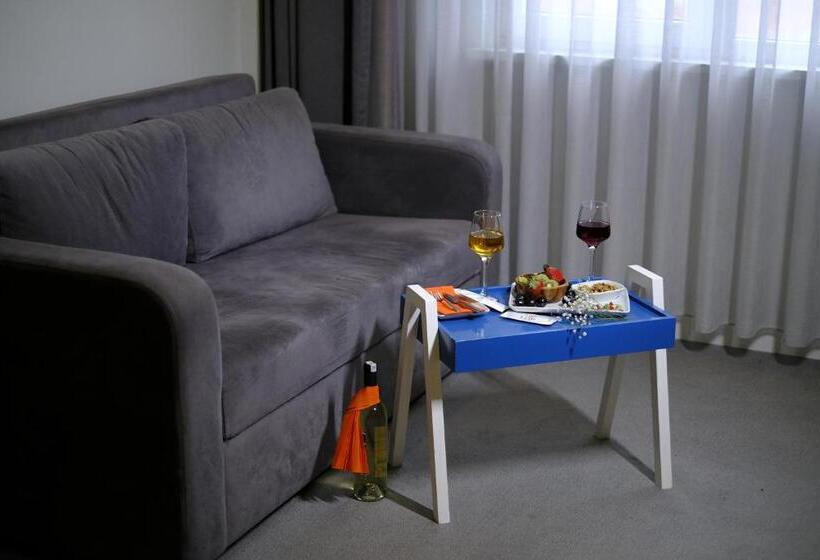 주니어 스위트, Leto City