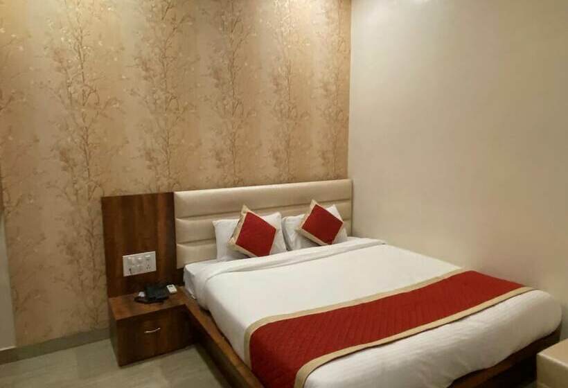 غرفة بريميوم, Maggo