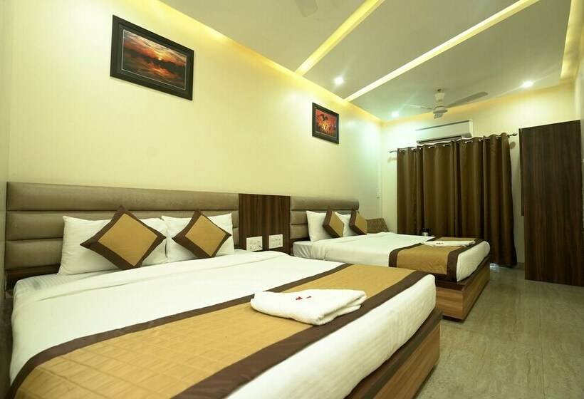 غرفة عائلية, Maggo