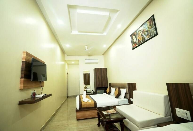 غرفة عائلية, Maggo