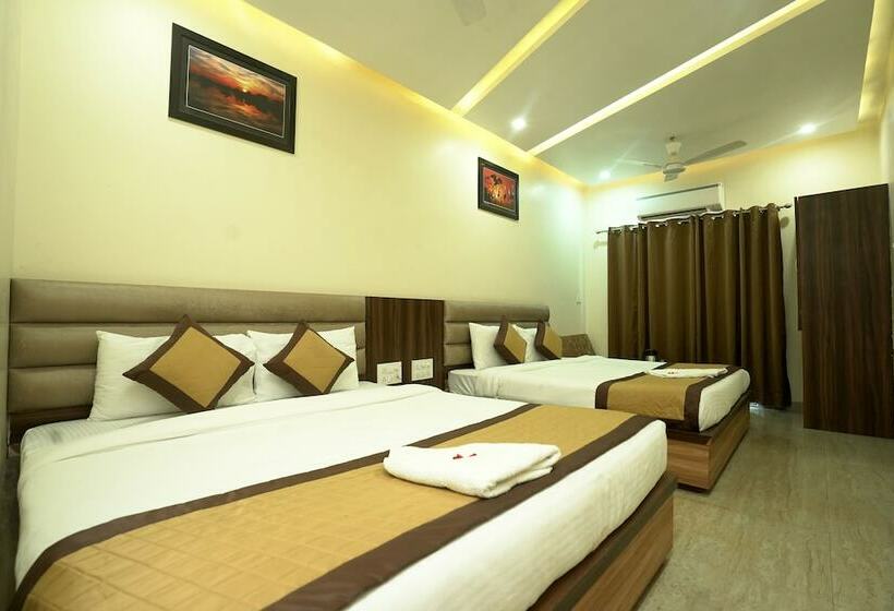 غرفة عائلية, Maggo