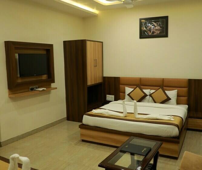 غرفة عائلية, Maggo