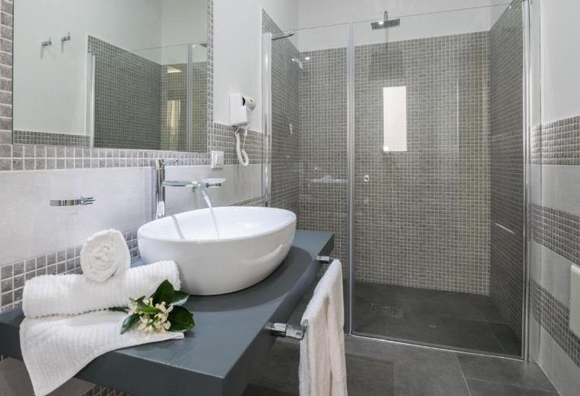 غرفة كومفورت ثلاثية, Pharos