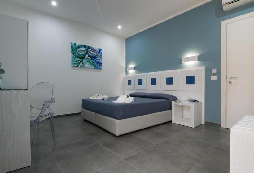 غرفة قياسية مزوَّدة بشُرفة, Pharos