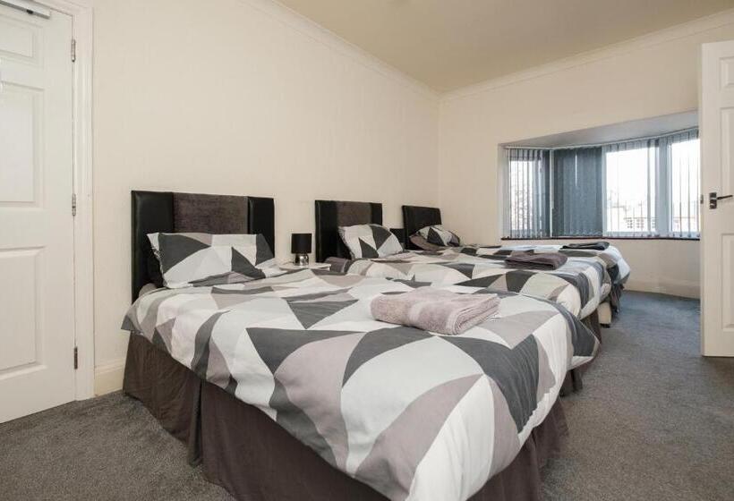 스탠다드 트리플 룸, The Pickering Park