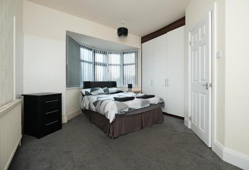 디럭스 룸, The Pickering Park