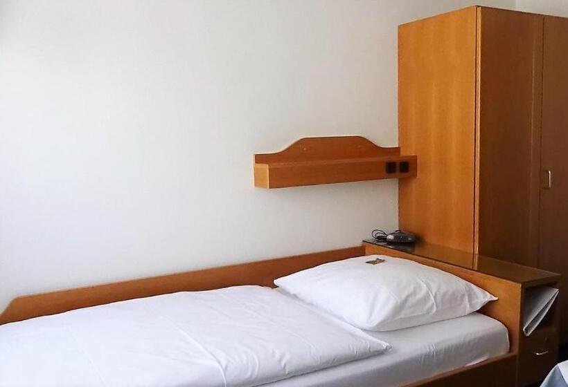 Номер Стандарт Индивидуальный, Zur Traube